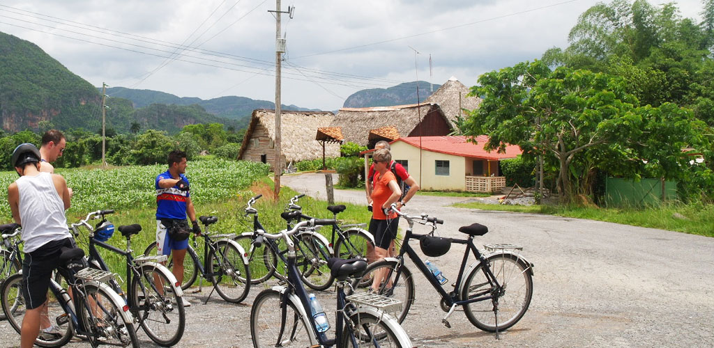Radfahren auf Kuba im Vinales-Tal